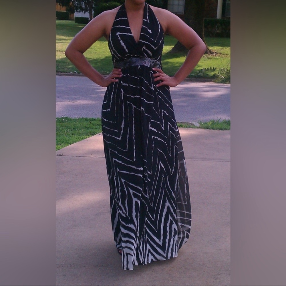 Express Studio Halter Maxi Printed Zigzag Dress Black White
